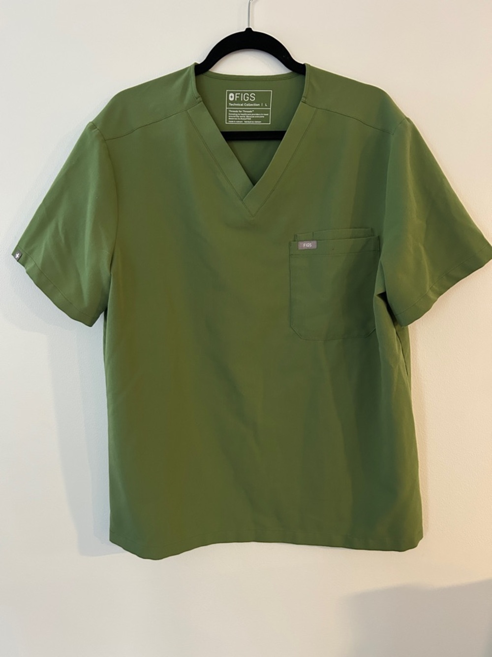 Figs Leon Three-Pocket Scrub Top Green (Moss) Size Large